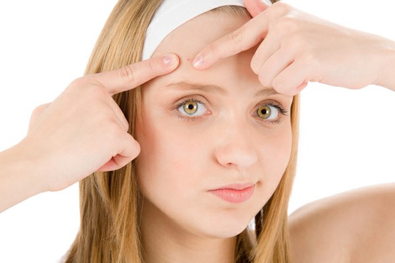 Nổi mụn trên mặt nói lên điều gì